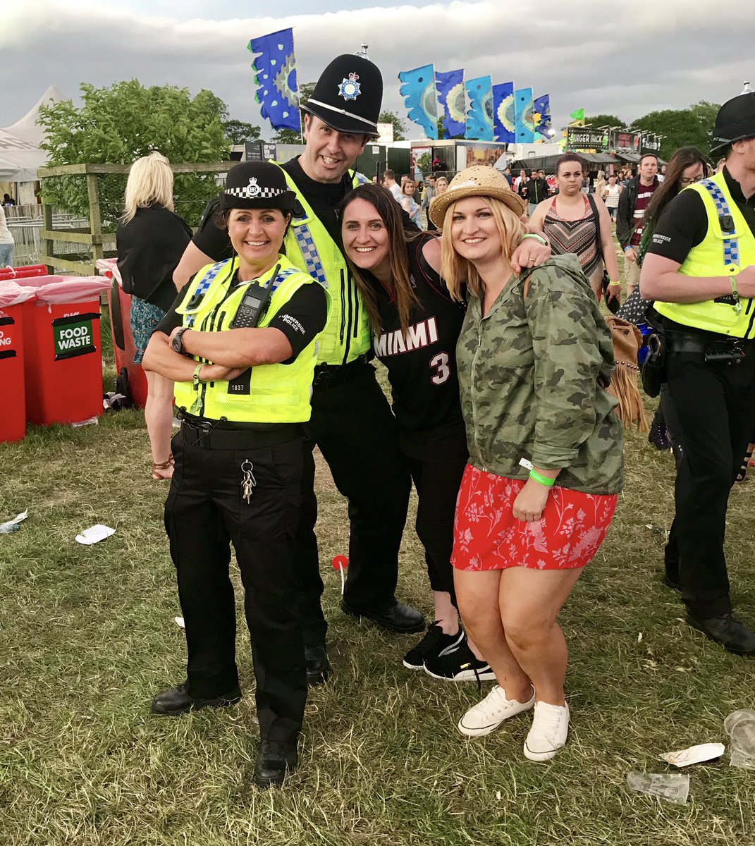 natnat1302's tweet photo. @Humberbeat loved the positive spirits of these police officers at #radio1bigweekend #HumbersidePolice https://t.co/2MM5FTeJ5p