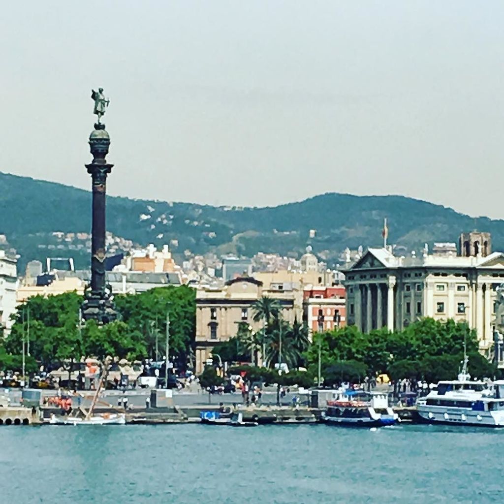 genevievenimo's tweet photo. ✈️🌎Buenos Días ! Barcelona . Glad to be here 💫☀️🌴#bankholiday #travelmode #travelgram #travelblogger #summer #city… https://t.co/PaV3zJJR76 https://t.co/Y6kDnXo51M