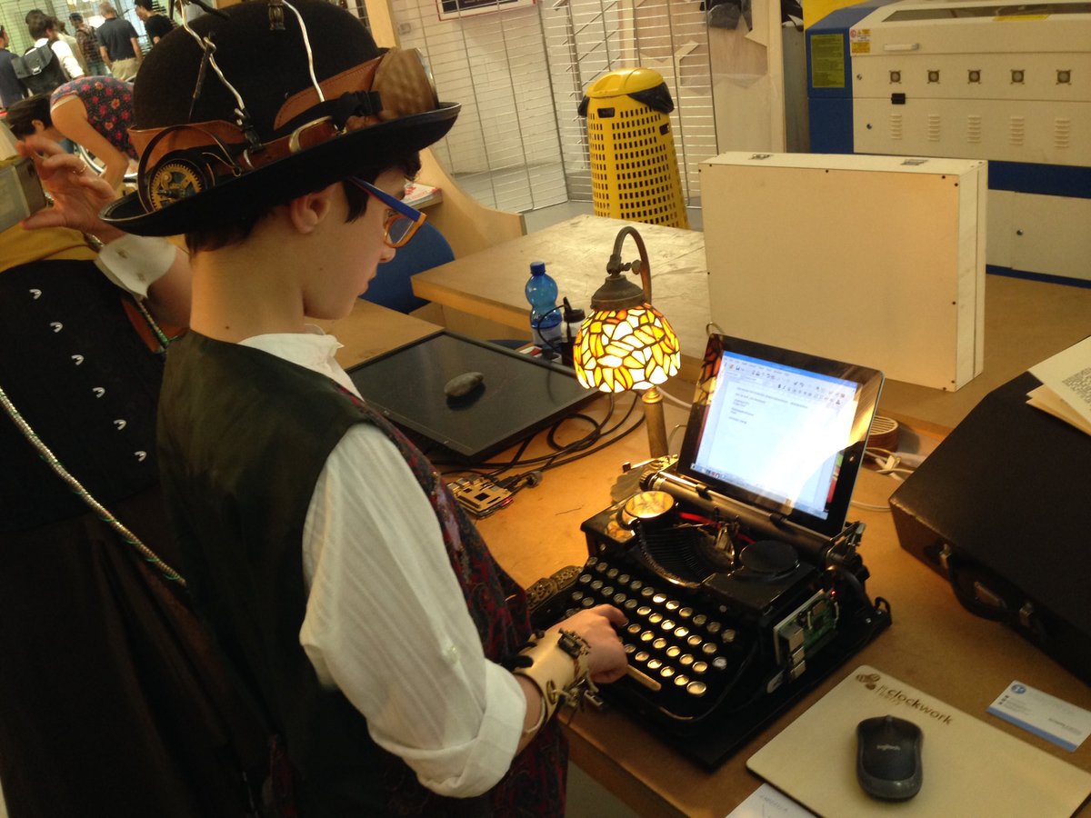 gportelli's tweet photo. My typewriter laptop project at #ToMMF17 #maker #hipster #steampunk https://t.co/XCD6H8t9ff