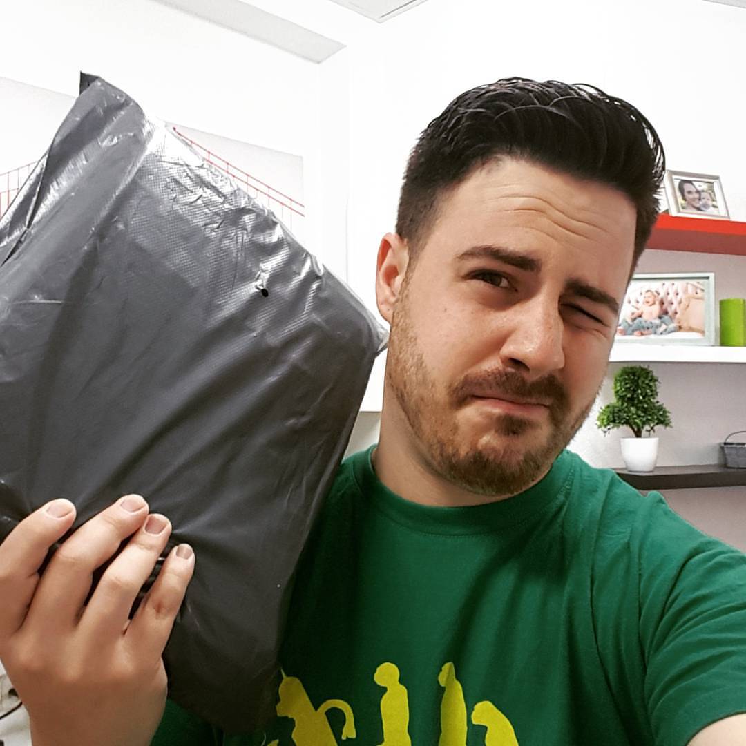NewDroy's tweet photo. Que puede ser esto?
Parece grande la verdad...
Quereis unboxing en el canal?? https://t.co/8aL48afeRX