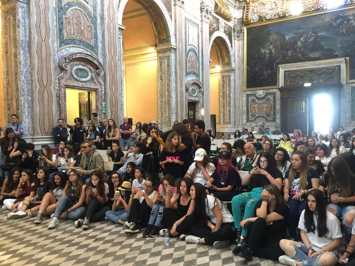 giovaninapoli's tweet photo. .@BenjieFede e @Maldestro_ : la rete e i #socialmedia come veicolo del successo.

#BitGeneration #BenjieFede #Maldestro https://t.co/JruS5uRnDr