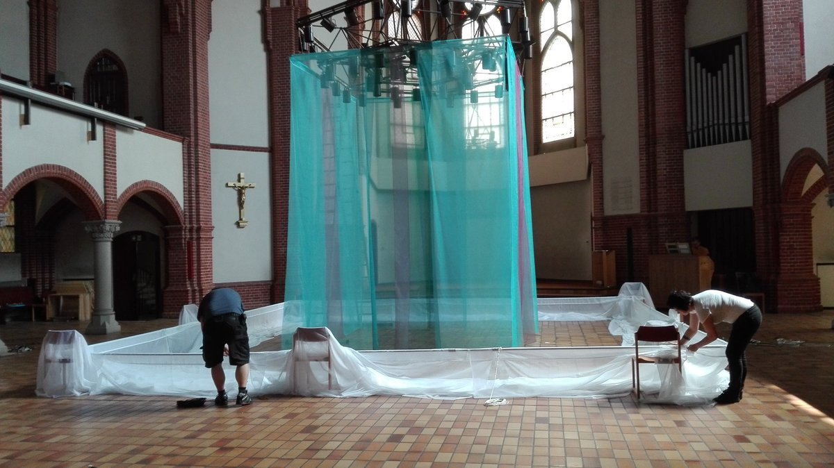 REFOmoabit's tweet photo. Vier Tagen #Luthopia. Gottes Glanz in den Gesichtern. Ein kleines Stück Himmel. Und jetzt, beim Aufräumen, glitzert es noch immer. #dnkgtt https://t.co/lNRcKhOLpc
