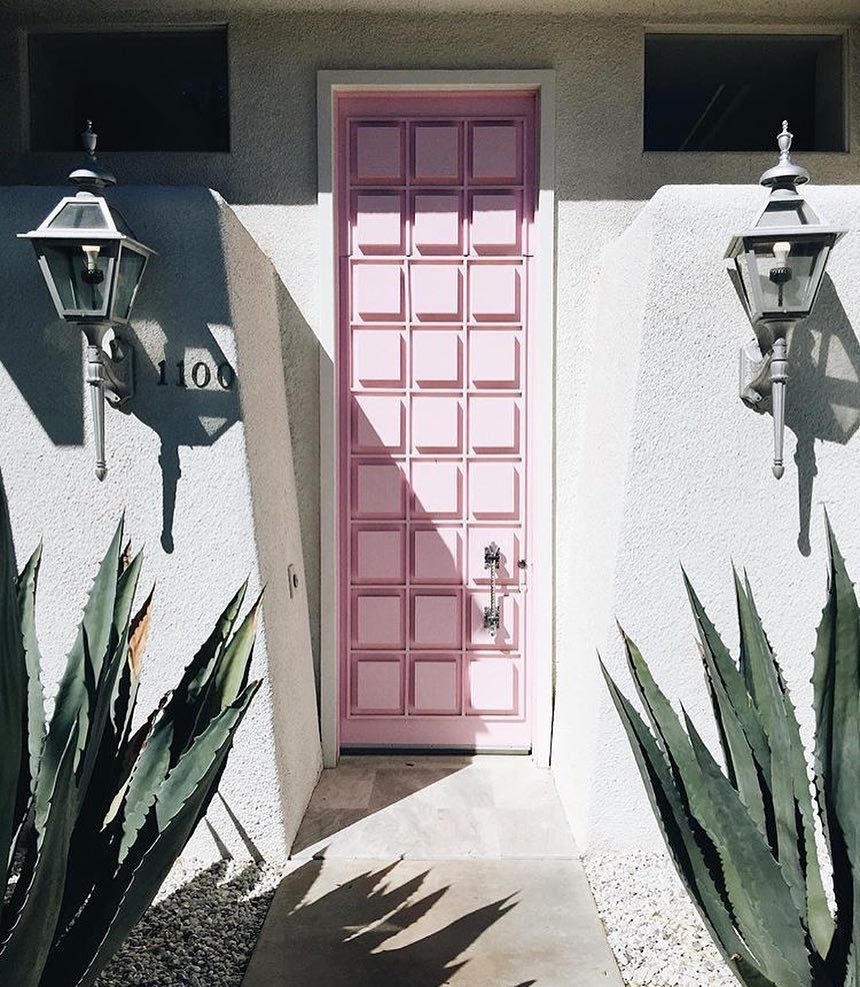 Pink mood 💕 #door #pink #palmsprings