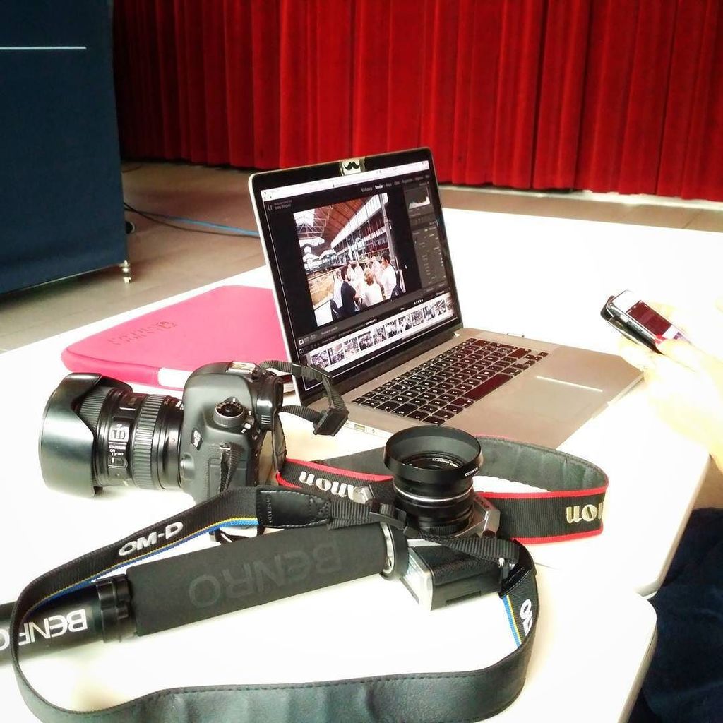 cobrint un event, foto i video, juntament amb <a href="/imm_v/">うさぎ</a> 
#event #fotoevent #videoevent #working #olympusomd #olympus #em5markⅱ #benro #canon #…