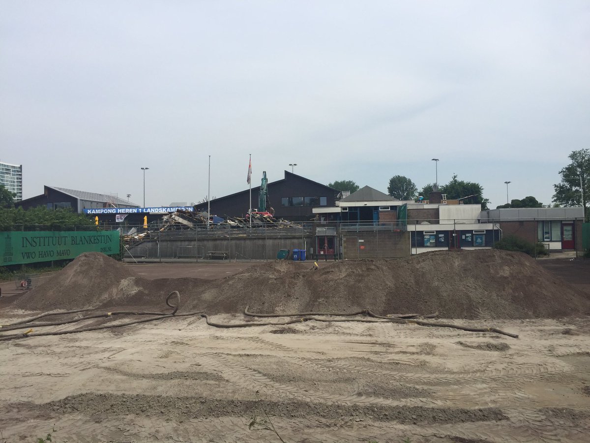 Sloop oude clubhuis is gestart. De komende drie weken duurt dit nog en start daarna aanleg hoofdveld hockey.