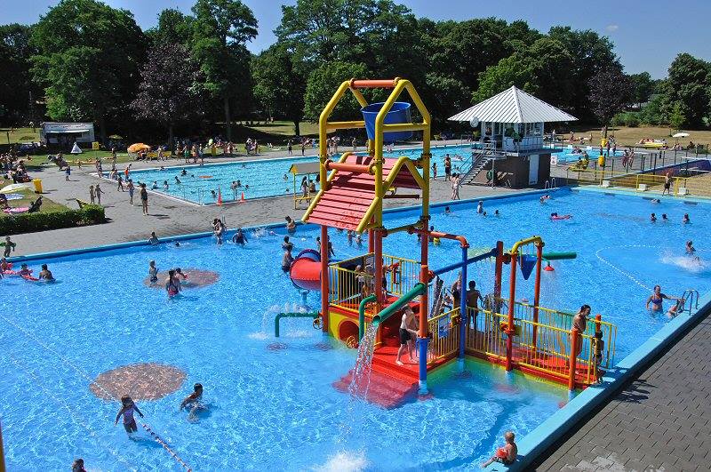 ★WATERSPEELTUIN: zwemmen, waterglijbanen, spetterplezier bij <a href="/ZWEMBADhetRUN/">Zwembad Het Run</a> in Drunen! Have fun! ➤ bit.ly/2s1N9kg