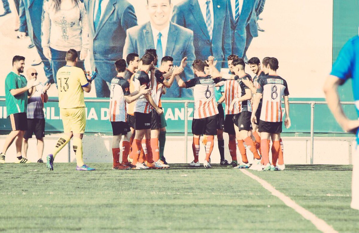 rickicalamardo's tweet photo. Todo un placer disfrutarte como compañero y amigo!! Hasta pronto @lerinpurito gran capitán y todo un ejemplo ⚽️

U.D. Viladecans 🔴⚪️🔴 https://t.co/TOZHCja6CM