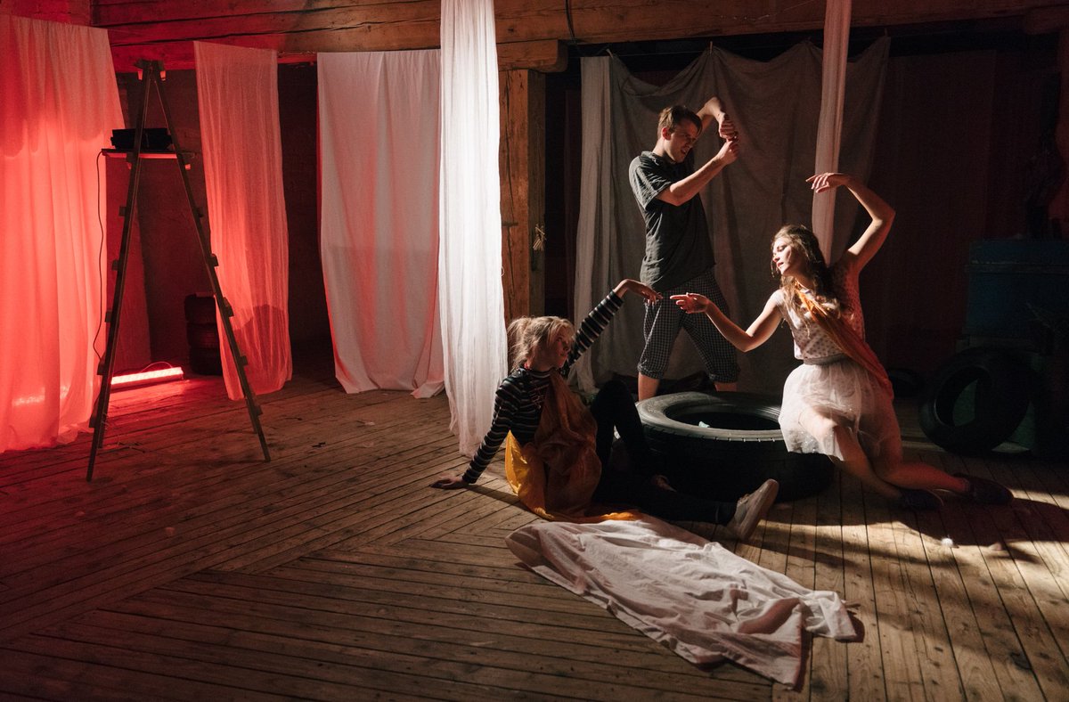 Smulitis's tweet image. Atbildi uz jautājumu un laimē ielūgumu uz "Šmulīša"  sezonas pēdējo izrādi OTRĀ PUSĒ! facebook.com/smulitis/photo…