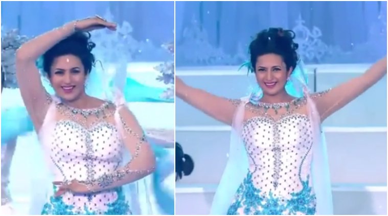 SCREEN (@ieentertainment) on Twitter photo Actor <a href="/Divyanka_T/">Divyanka T Dahiya</a>'s #StarParivaarAwards2017 performance was better than #NachBaliye8. Watch videos, photos
indianexpress.com/article/entert⦠Actor <a href="/Divyanka_T/">Divyanka T Dahiya</a>'s #StarParivaarAwards2017 performance was better than #NachBaliye8. Watch videos, photos
indianexpress.com/article/entertβ¦
