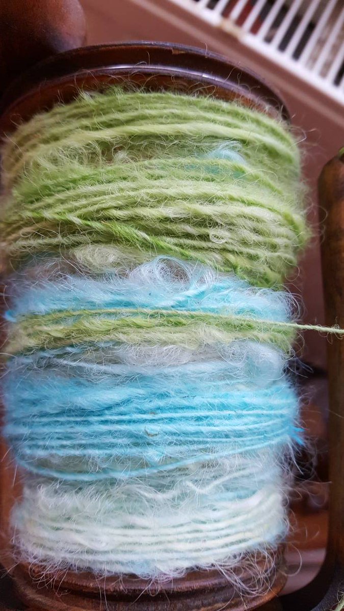 woollytreasures's tweet photo. Some bank holiday #spinning #lockspinning #prettycolours https://t.co/TYDMT36U04