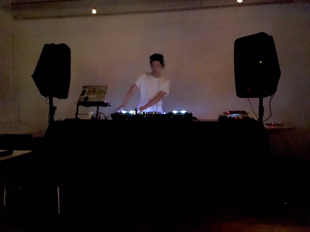 ryomadetukutta's tweet photo. Nosaj Thingくそカッコええ。良すぎて帰り道に音楽聴けないレベル。
#flyingtokyo https://t.co/L4xeYlQDP6