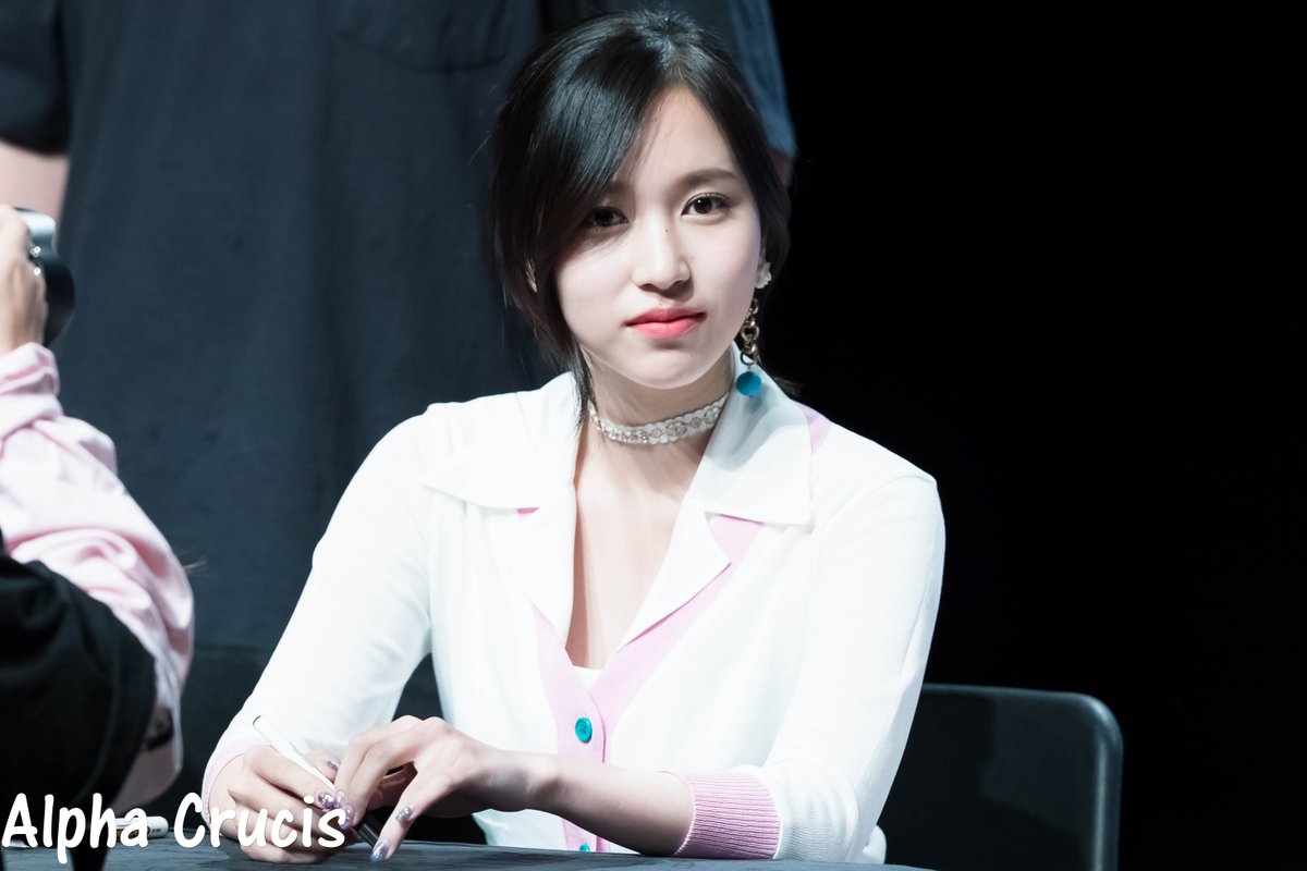 AlphaCrucis0324's tweet photo. 170527 팬사인회 일지아트홀　사인회 시작2 #MINA #미나 #ミナ #名井南 #TWICE #트와이스 https://t.co/FaHktVLv66