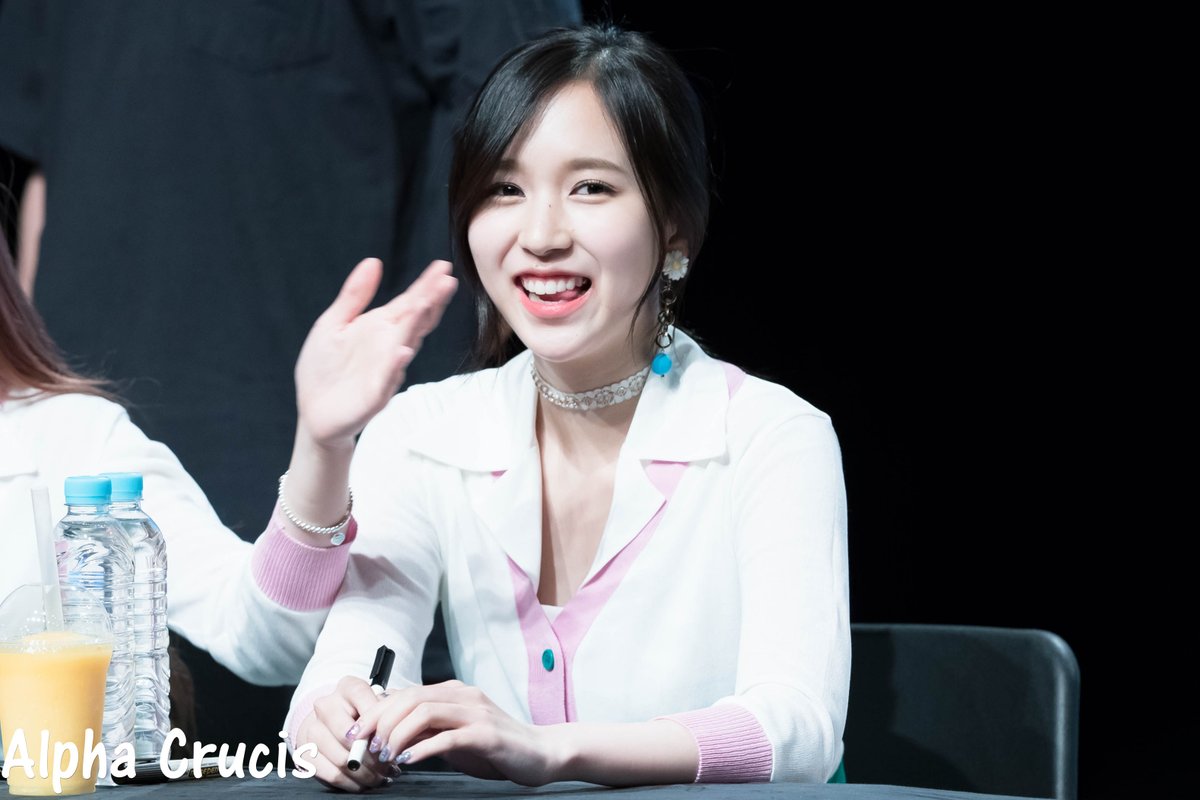 AlphaCrucis0324's tweet photo. 170527 팬사인회 일지아트홀　사인회 시작2 #MINA #미나 #ミナ #名井南 #TWICE #트와이스 https://t.co/FaHktVLv66