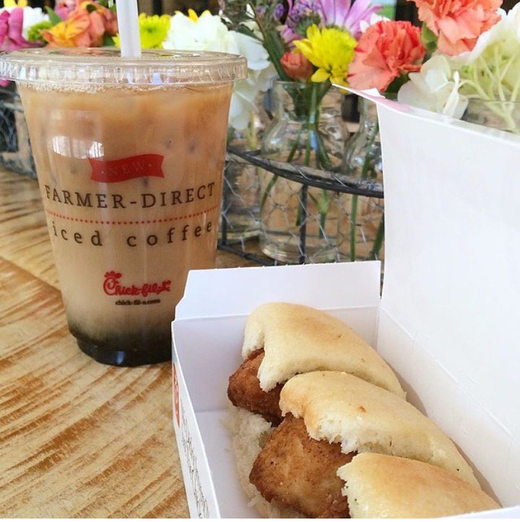 CFASteeplechase's tweet photo. Good things come in small packages….of 3 or 4. Order our Chick-N-Minis for breakfast today. https://t.co/NmsOdsOfeU