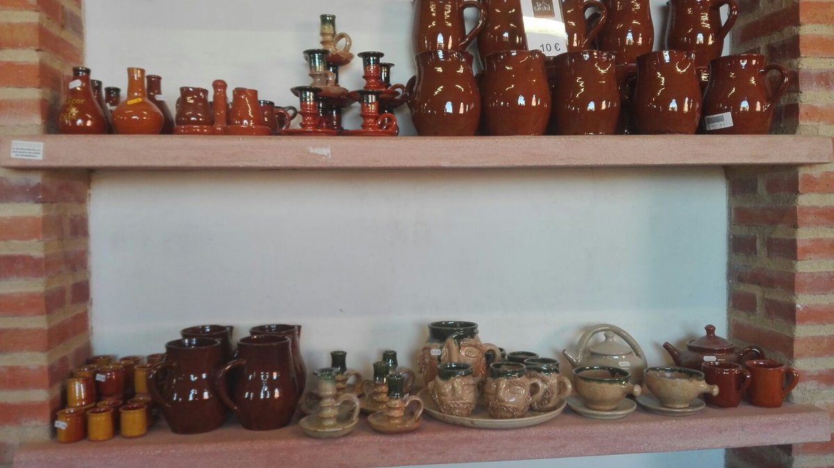 “Oficio noble y bizarro, entre todos el primero; pues en la industria del barro, Dios fue el primer alfarero y el hombre el primer cacharro"