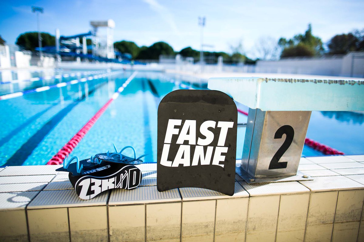 ZEROD_es's tweet photo. ¡Ya es viernes! Llega el momento de exprimir el fin de semana entre brazadas. #FastLane #ZEROD https://t.co/poJ9qTbbxC https://t.co/AxUXLMqgGG