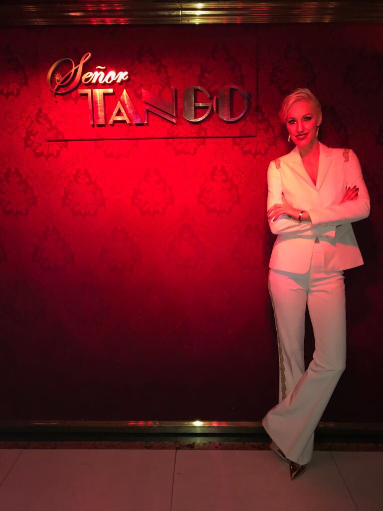ingridgrudkeok's tweet photo. Festejando el aniversario de @silkeymundial anoche en #srTango con un show Fabuloso 😂👏💕 https://t.co/sW5gCRZlU1