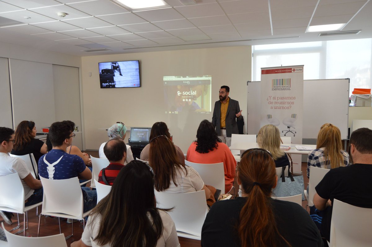 CruzRojaCordoba's tweet photo. #Gracias a @clecesocial por la charla de hoy sobre salidas profesionales a las alumnas del curso de ayuda a domicilio #alianzasporelempleo https://t.co/YKS9VCkVZk