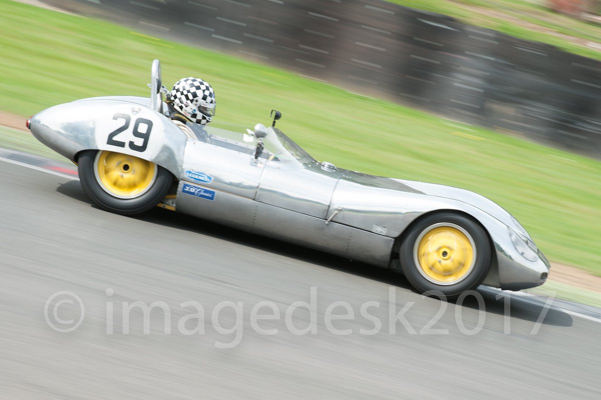 DavePatient's tweet photo. @mracinglegends Stirling Moss Trophy @Brands_Hatch. #Motorsport https://t.co/gK2KSwmIQV