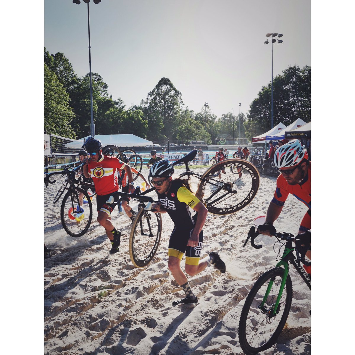 Stealingaway's tweet photo. Not so Ludacris
"Move please, get out the way
Get out the way please, get out the way"
#fueledbyscience #avlcx @ScienceinSport #cyclocross https://t.co/BhLteTtaG3