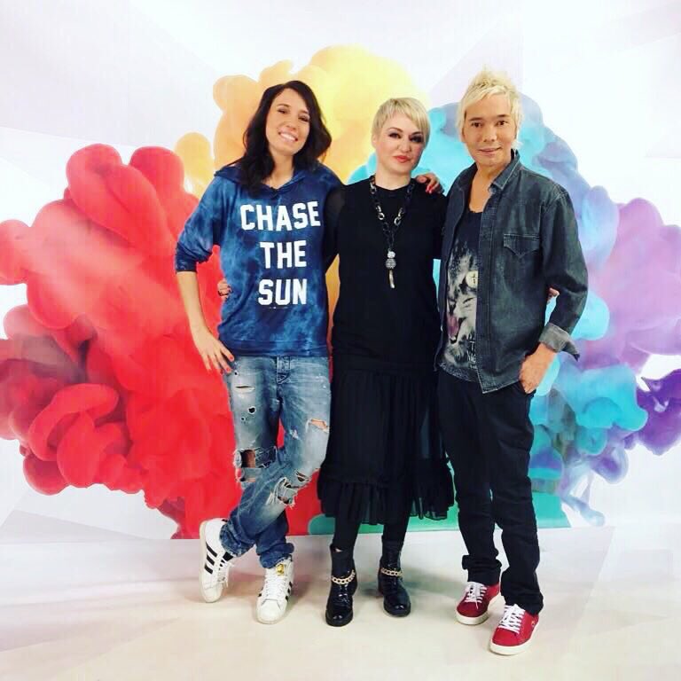 yakovlevsinger's tweet photo. Спасибо @katelel за встречу в эфире @RUS_MUSiCBOX , было👍😃 Благодарим компанию @curaprox_russia, магазин Coolmart и Exit Games за подарки!😎 https://t.co/ILWK5JvUc4