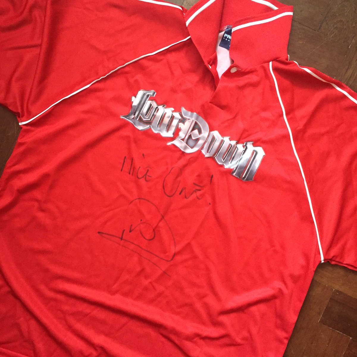CCCJJDDD's tweet image. ⛈-y #BankHolidayMonday means spring cleaning out wardrobe &amp;amp; re-found this beaut #thelowdown @DJTrevorNelson signed by @rioferdy5 #bbccomp