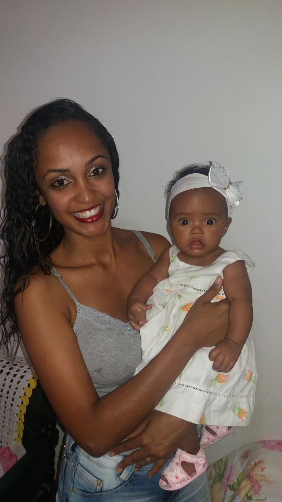 VFabiane's tweet photo. @SydneiCarvalho oiii Sidney lembra de mim? Rsrs 
Depois de anos olha eu aí de novo hj sou mamãe de uma princesinha https://t.co/sGijdcUoYi