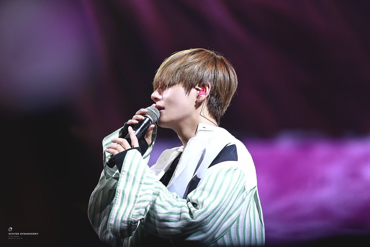 coral__RB's tweet photo. 170526 🥀🍷🎆（@winterVerry1230 님）
#방탄소년단 #태형 #뷔 @BTS_twt https://t.co/53gWf7jaya