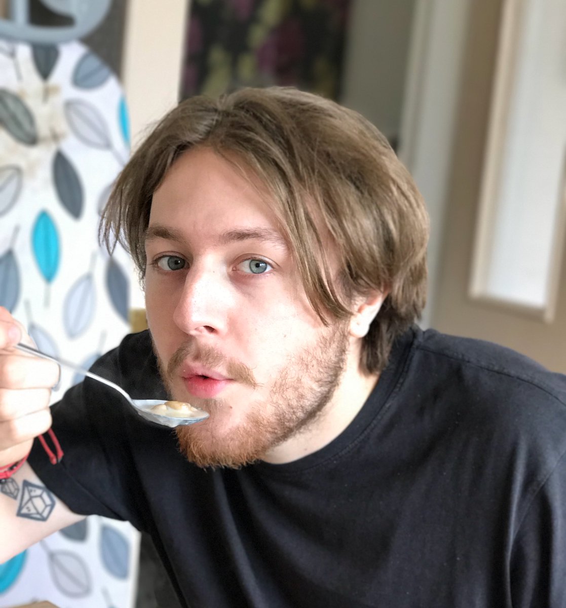 ashtongibbs's tweet photo. How does @robbertgibbs manage to still look cool whilst blowing his mushroom stroganoff to cool it off? #fulltimelegend https://t.co/NmD32OwqVh