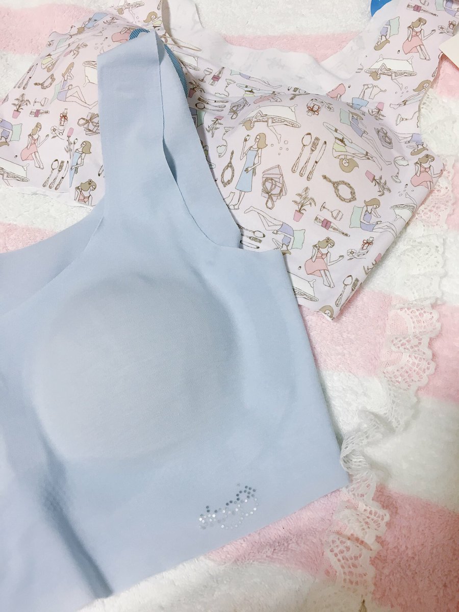 燕 ワコール信者だから断然ゴコチ かと思いきや違いがよくわかんなくて両方選んでみる スロギーの方が生地の範囲とサイズ大き目 ゴコチ はスロギーよりワンサイズアップしてもピチッとしてるかも だからかゴコチは谷間できる スロギーは綿混にした 燕 ワコール信者だから断然ゴコチ かと思いきや違いがよくわかんなくて両方選んでみる スロギーの方が生地の範囲とサイズ大き目 ゴコチ はスロギーよりワンサイズアップしてもピチッとしてるかも だからかゴコチは谷間できる スロギーは綿混にした