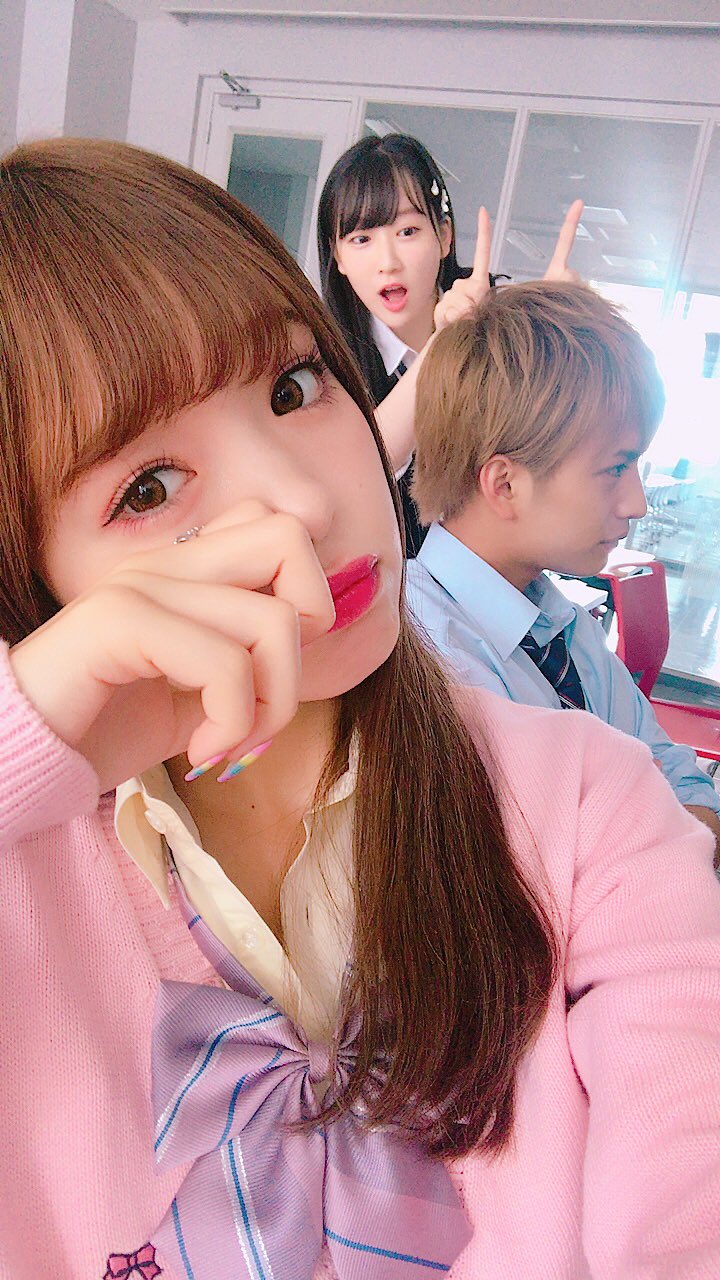 藤田 ニコル(にこるん) on Twitter &quot;昨日のオフショット ️ あ、最近自分でヘアメイクする時は 19ミリのコテで前髪巻くと調子が