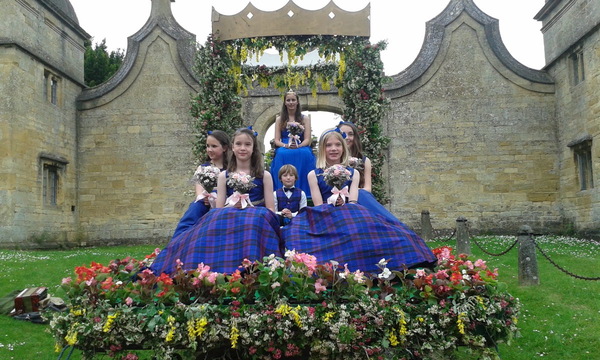 campdenyurts's tweet photo. Traditional #ScuttlebrookWake in #Chippingcampden 3 June - #mayqueen #dancing #fancydress #funfair - are you coming? https://t.co/7VSydgV0Bf