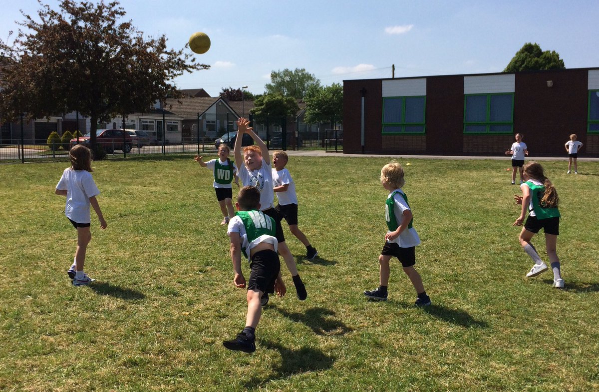 MissMcKenzieLHP's tweet photo. 3/4LH enjoyed Handball, I enjoyed the team skills &amp; determination @LuntsHeathSch @GameChangerWV @WidnesRL #lifeskills #workhardplayhard https://t.co/uj0PgmZoNP