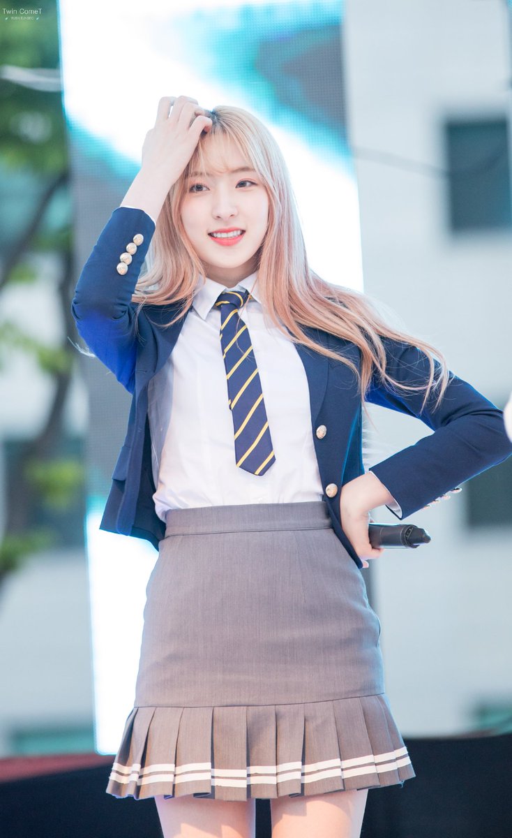 Comet_527's tweet photo. 170525  신한대 은서2  #우주소녀 #은서 #손주연 
😘😚😚 https://t.co/a2VGMhFosT