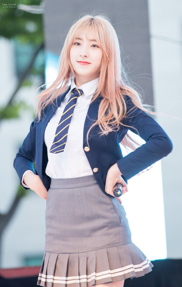 Comet_527's tweet photo. 170525  신한대 은서2  #우주소녀 #은서 #손주연 
😘😚😚 https://t.co/a2VGMhFosT