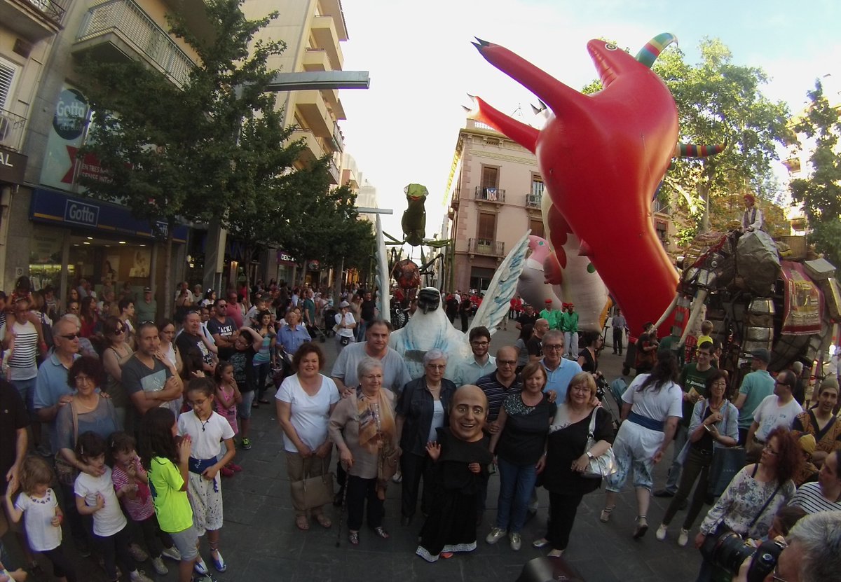 GRN_cultura's tweet photo. Mil gràcies @xirriquiteula @xarxateatre @TutatisTeatre @gegantsgra @fadunito @PakitoSarruga @cialatal per una bestial #LaPassada2017 🎉🎉🎉 https://t.co/oVlYGyhD2x