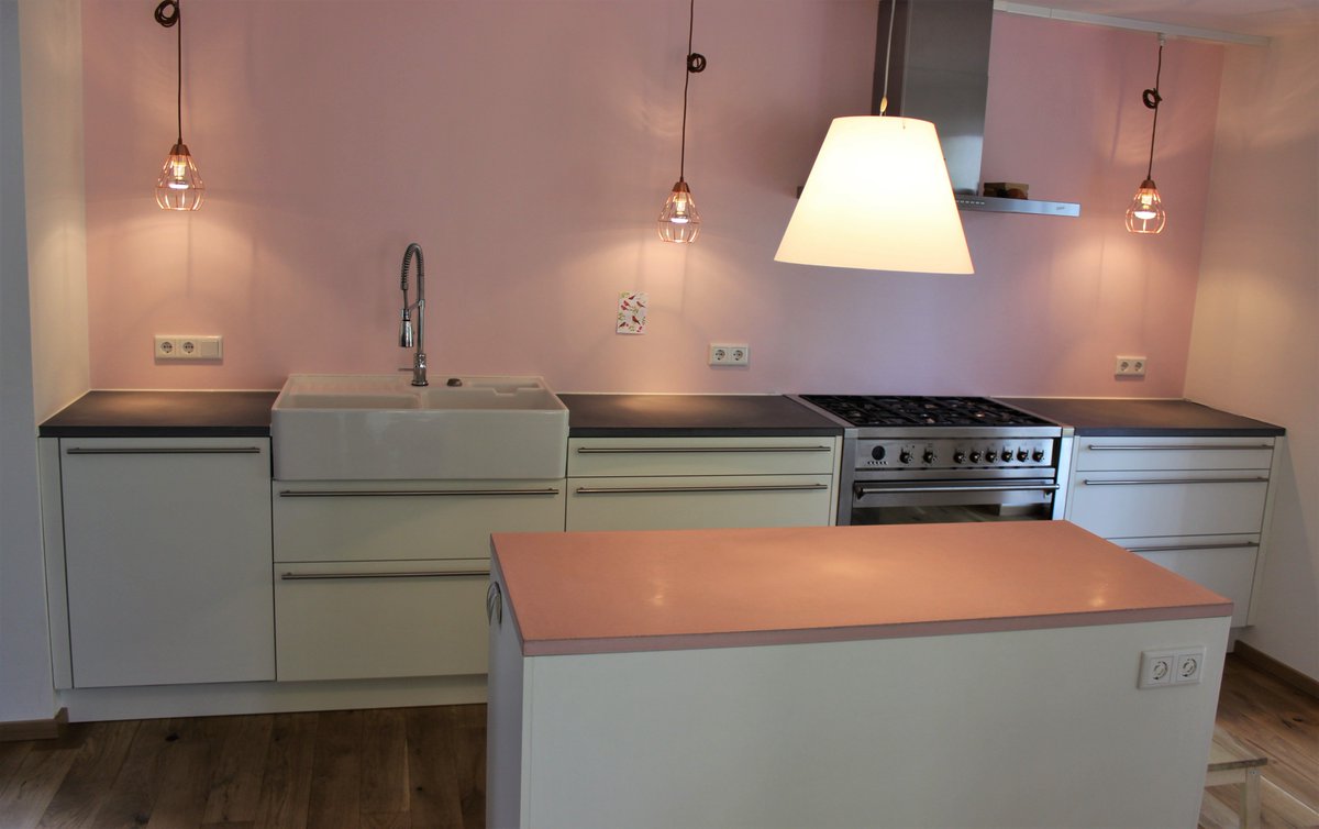 CONtopia_Design's tweet photo. Pink ist zwar nicht jedermanns Sache, aber wenn das Gesamtkonzept stimmt...! #Küchenarbeitsplatten aus Beton von Contopia! #Design #Wohnen https://t.co/xFc6t0b2Wx