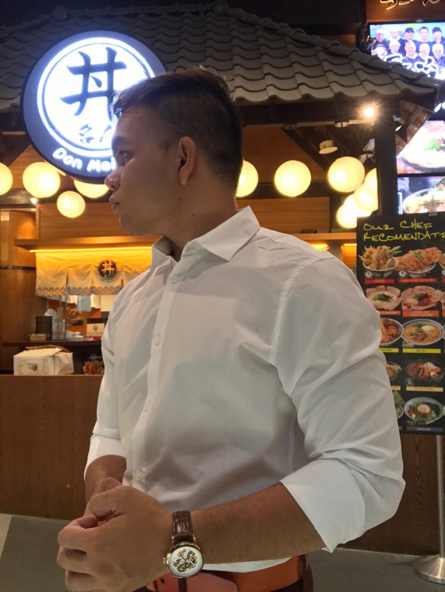 wreckitmaki's tweet photo. One of the hardest decision you have to make in life is what food to eat when there are lot of options.
#ramenchampion https://t.co/2HM4Q15NFh