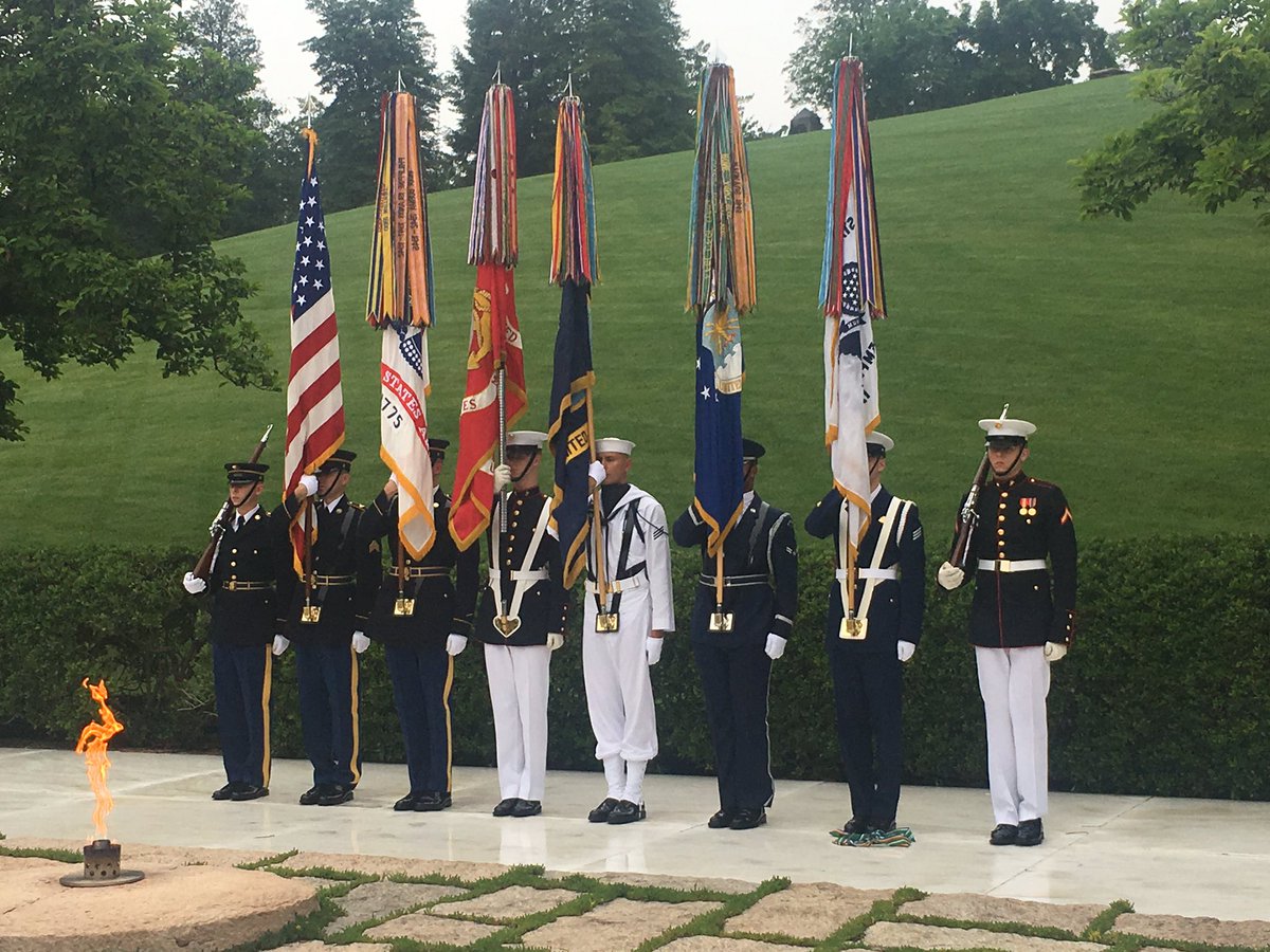 MDW_USARMY's tweet photo. Today would have been President JFK's #100th Birthday. MG Michael Howard &amp; Karen Durham-Aguilera lay a wreath @ his gravesite in his #honor. https://t.co/auHjtRyUMD