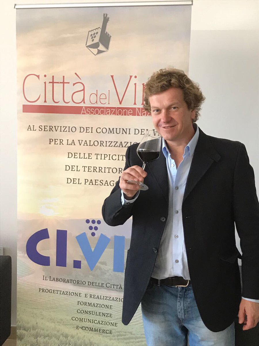 Stefano Gandolini convocado por Citta del Vino como jurado internacional en el concurso "Il Sindaco del Vino" realizado en Tramonti, Italia.