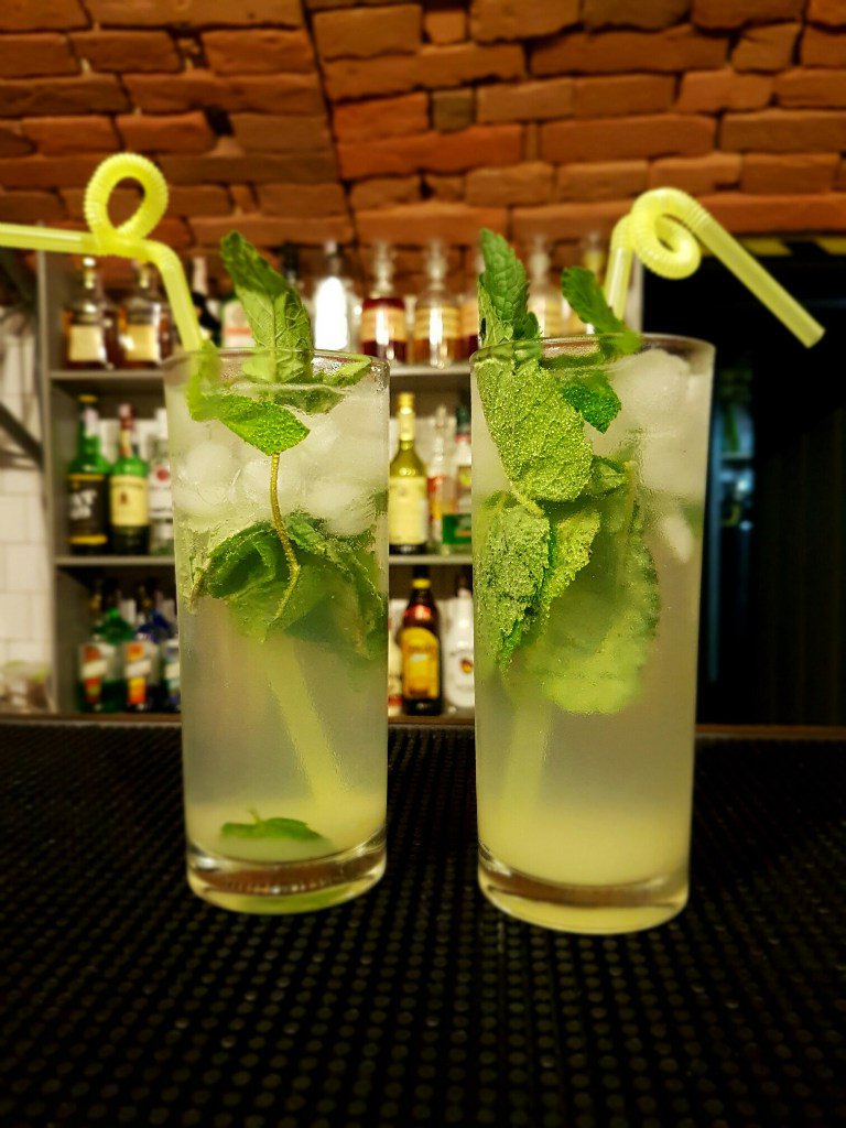 diggerpub's tweet photo. 🍹 Коктейлі тижня, обрані вами: 
Bluetooth - 25 грн. 
Мохіто - 45 грн. 

#Diggerpub #truebeer #onlyrock #alcohol #cocktail #shot #longdrink https://t.co/jS1hGt9fyp