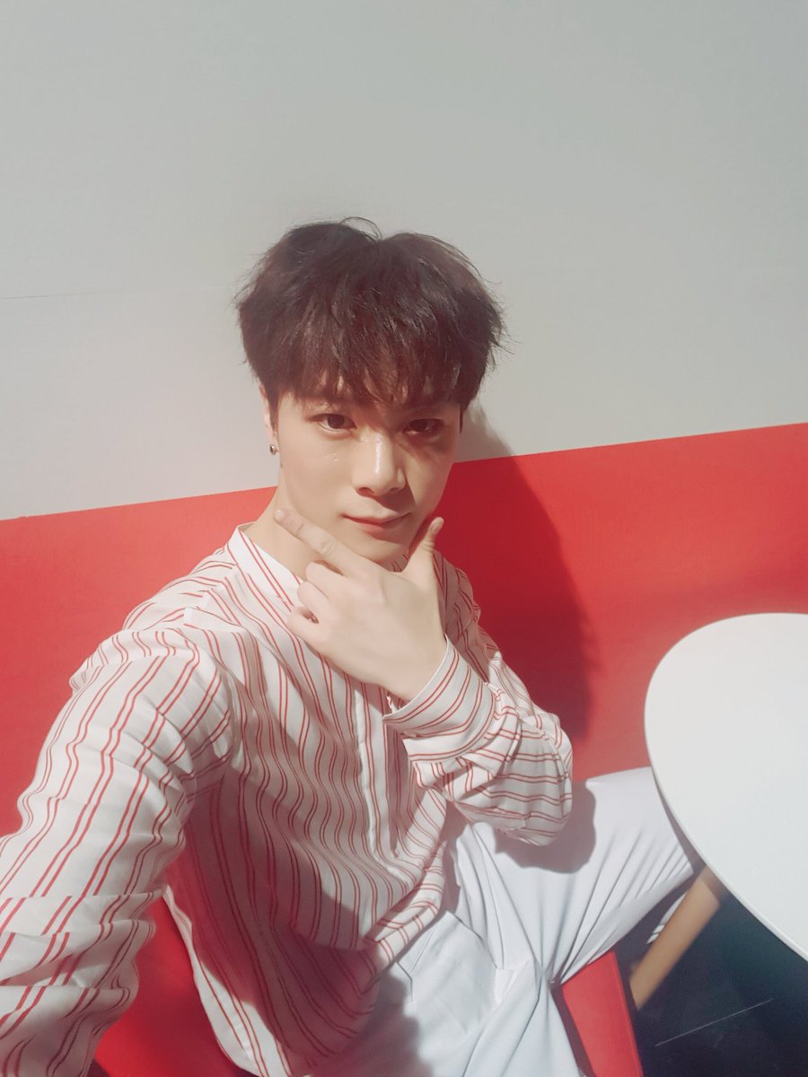 offclASTRO's tweet photo. 컴백 쇼케이스를 무사히 마쳤습니다!! 내일부터 열심히 달릴게요!!😁
#아스트로 #드림스토어 #baby #컴백 https://t.co/nmfYNIZ4Zp