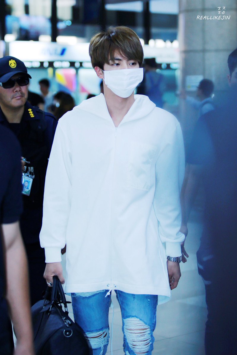 Real_LikeJin's tweet photo. 170529 김공 출국 

#방탄소년단 #BTS 
#김석진 #석진 #진 #JIN 
@BTS_twt https://t.co/veVRmLele2