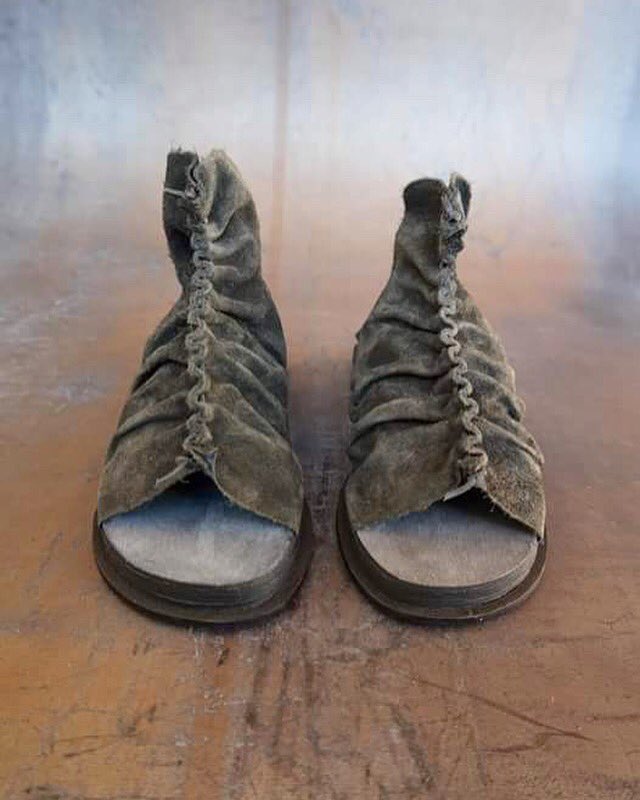 #Petrucha #Unisex #Shoes #Slowprocess #Ownproduction #Shoemakers #Handsewing #Vegetableleathers #Reverseleather #MadeinSpain