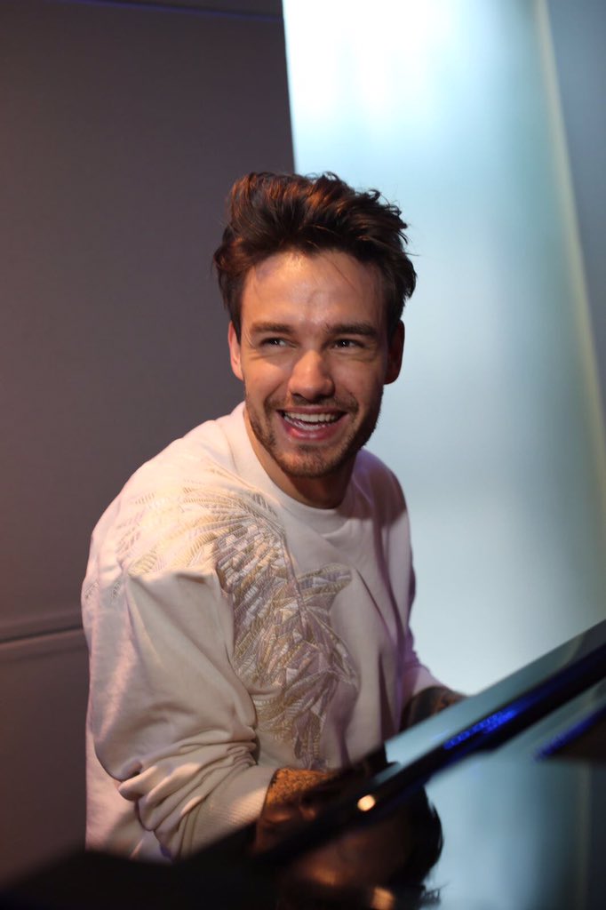 HafsaK12's tweet photo. @LiamPayne I gotta get the #Paynechain ...as soon as possible..I need it๐ฅ https://t.co/iQJbXWG0aT