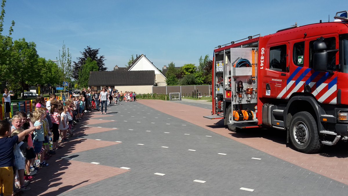 oecumenischebs's tweet photo. Vanmorgen succesvol de ontruiming geoefend.  Brandweer Brummen bedankt! https://t.co/VAYYZYLO3Q