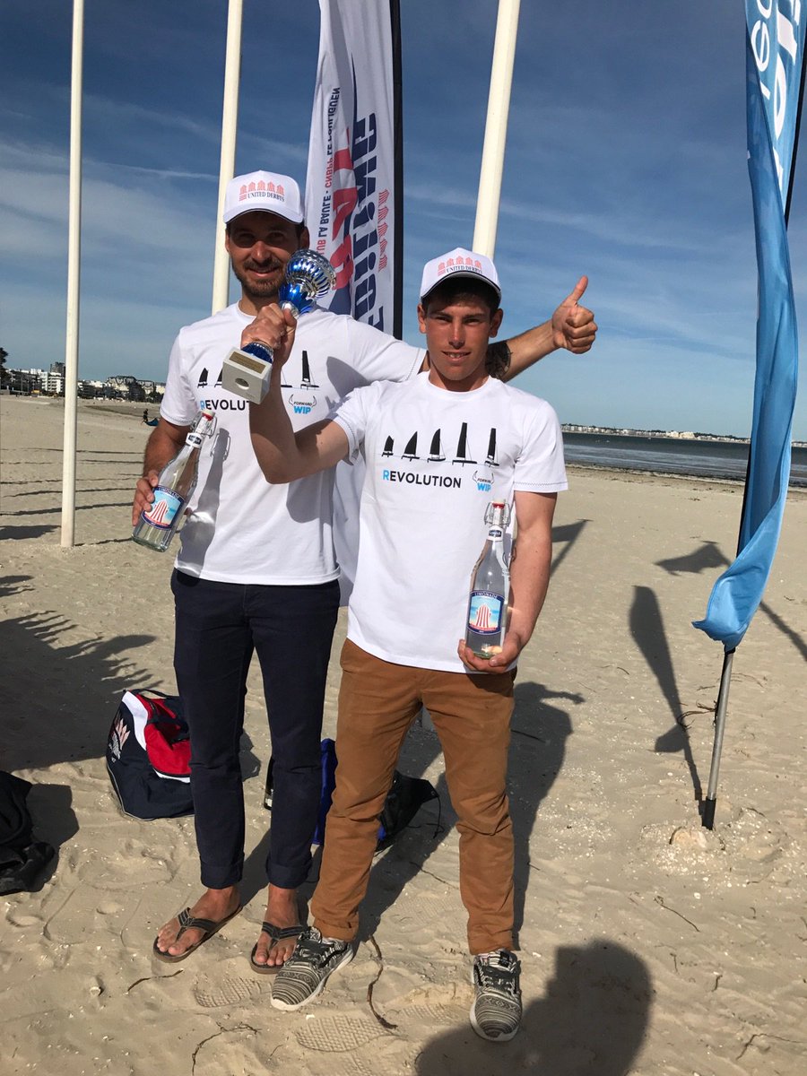 TeamGolfe56's tweet photo. 🛩️ ⛵️ C'était la #Foilingbay à @labaulebeach ce week end ! 
Tim Mourniac (bateau Mojito) remporte la FOILING BAY en Flying Phantom ! https://t.co/AAkywi50Xn
