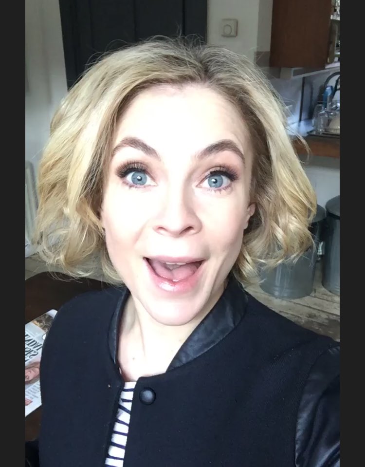KaisaHammarlund's tweet photo. @RebeccaLock22 Mooorning Twinnie McSister!! Blunt-blonde-bobs unite! 🤘🏼💋#SideshowRevival 👯 https://t.co/MMzpGnLPJ5