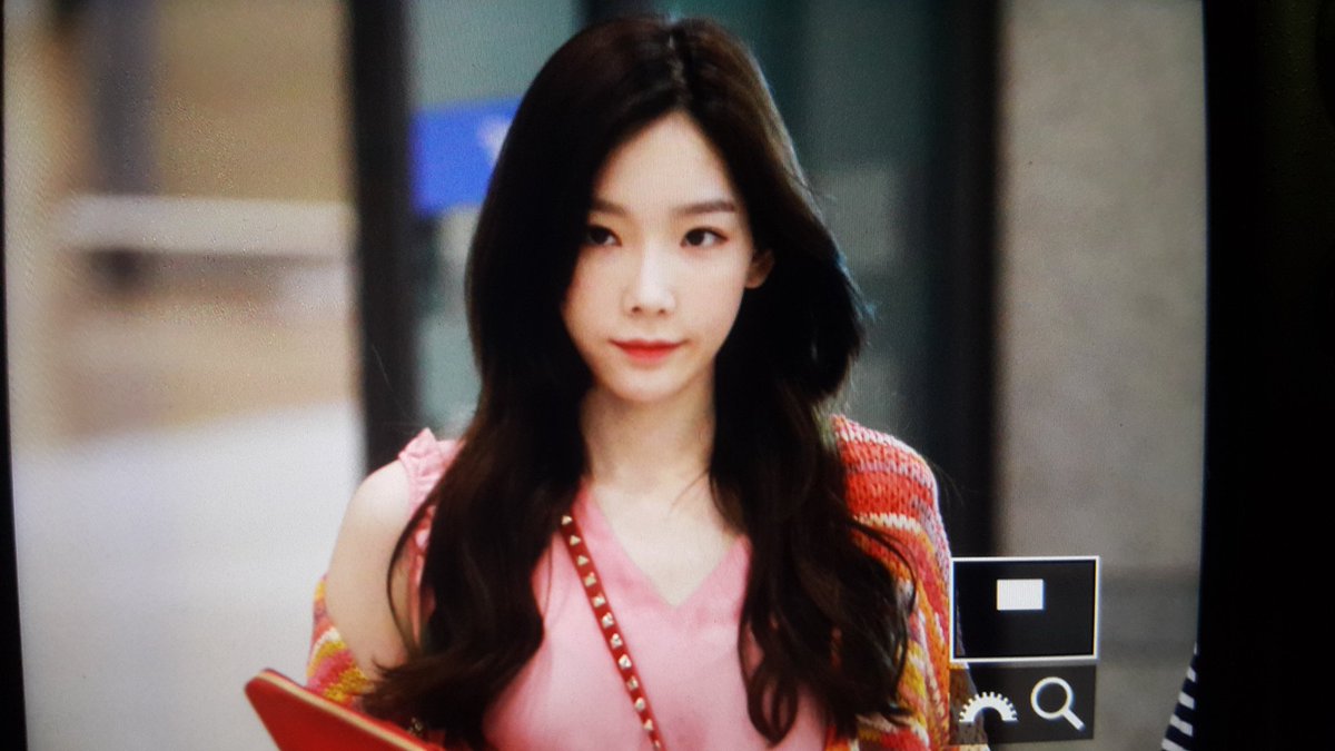 [PIC][22-05-2017]TaeYeon trở về Hàn Quốc vào chiều nay DAa0o_LXgAASYPT