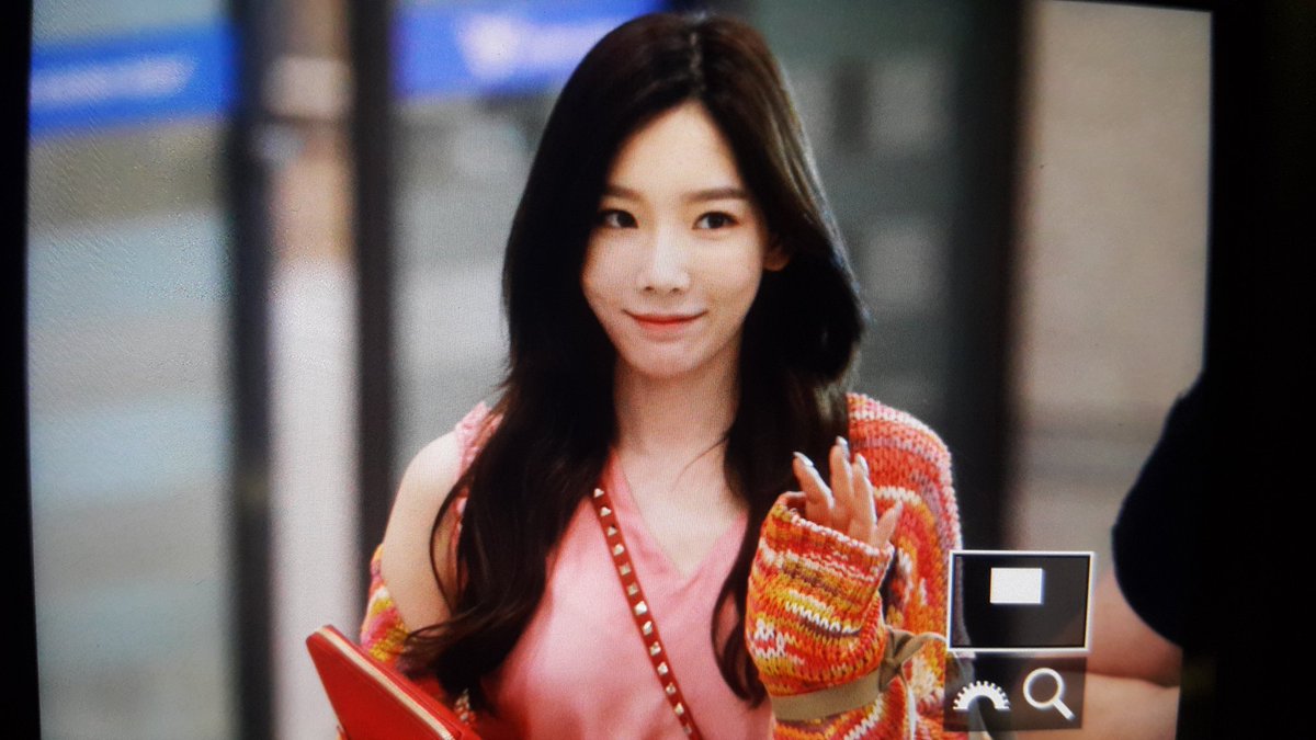 [PIC][22-05-2017]TaeYeon trở về Hàn Quốc vào chiều nay DAa0rWBWsAATmtR